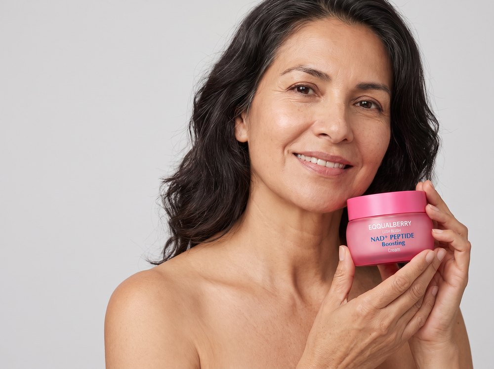 Mujer con la crema EQQUALBERRY