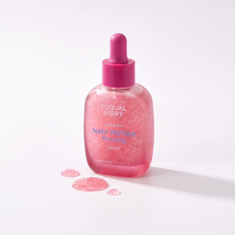 El Sérum Antiarrugas EQQUALBERRY con unas gotas de su textura rosa
